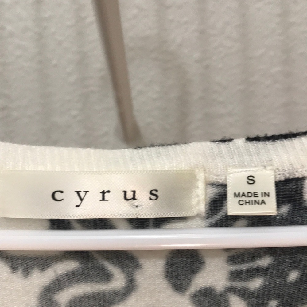 Patterned Sweater - Picture 3 of 3